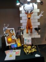 Papercraft de cerf sortant du mur en 3D