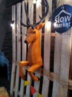 Papercraft de cerf sortant du mur en 3D