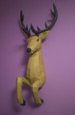 Papercraft de cerf sortant du mur en 3D