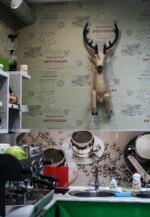 Papercraft de cerf sortant du mur en 3D