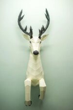 Papercraft de cerf sortant du mur en 3D