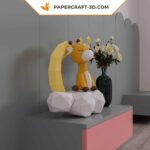 Papercraft girafe endormie sur la lune, modèle en papier 3D