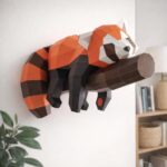 Papercraft panda roux mural sur sa branche en 3D