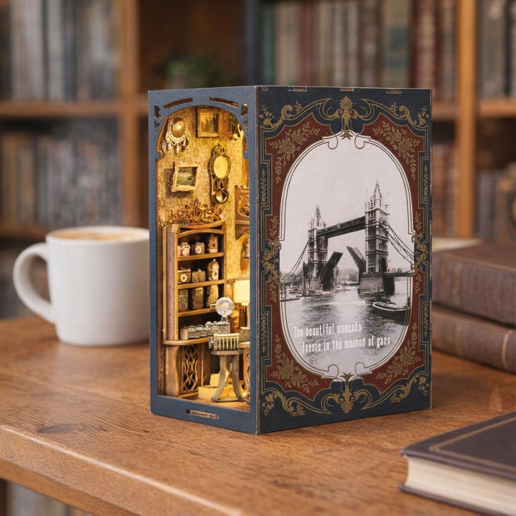 Book Nook - La Chambre Noire