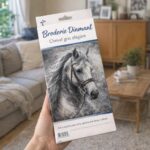 Broderie Diamant - Cheval gris élégant