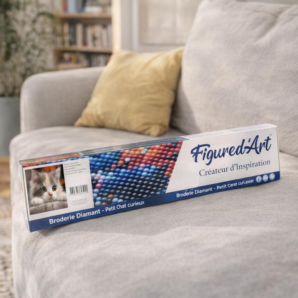 Chat curieux diamant