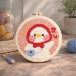 Punch Needle Caneton et Bonnet rouge