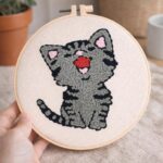 Punch Needle Chat rieur