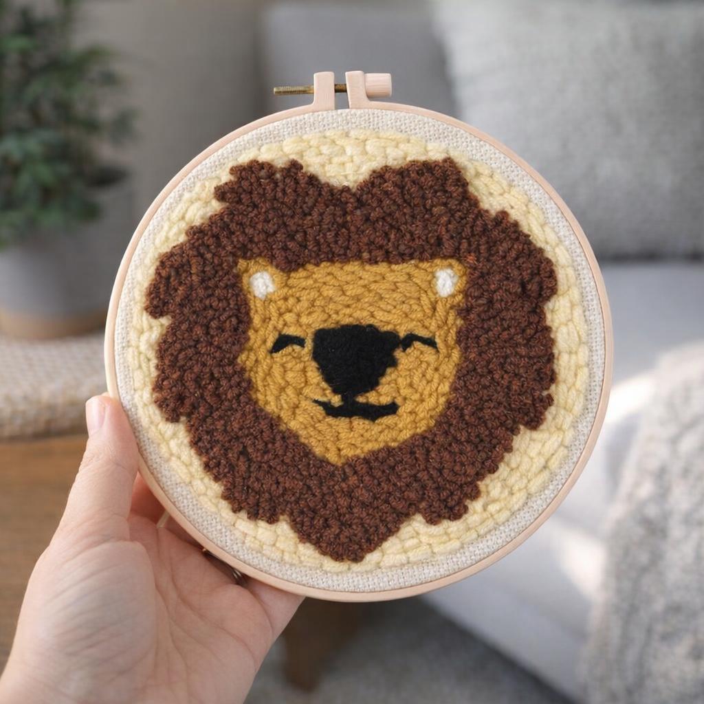 Punch Needle Lion mignon